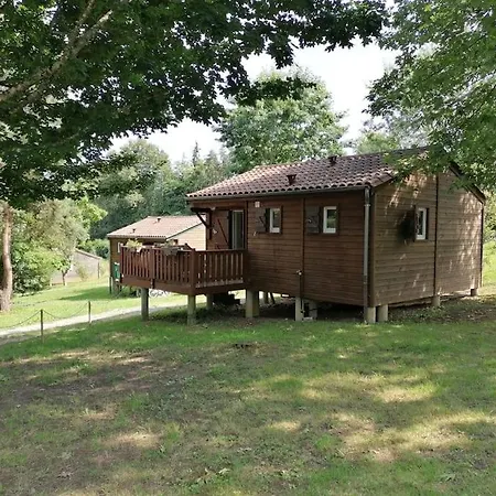 Chalet bois rénové dans camping 3 étoiles Thiviers