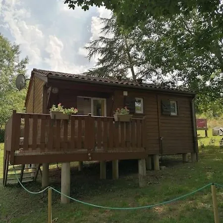 Chalet bois rénové dans camping 3 étoiles Chalet Thiviers