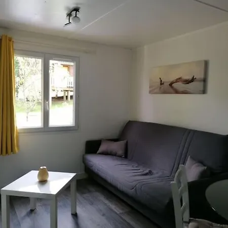 Chalet bois rénové dans camping 3 étoiles Chalet Thiviers