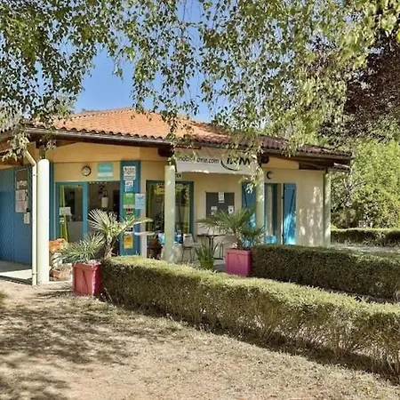 Chalet Chalet bois rénové dans camping 3 étoiles Thiviers
