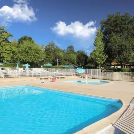Chalet bois rénové dans camping 3 étoiles *