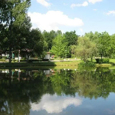 Chalet bois rénové dans camping 3 étoiles *