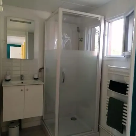 Chalet bois rénové dans camping 3 étoiles *